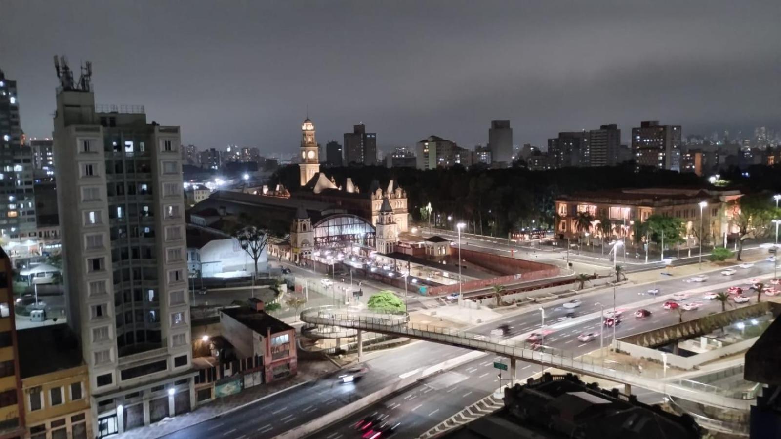 Lindo; No Centro Em Frente Ao Metro! São Paulo